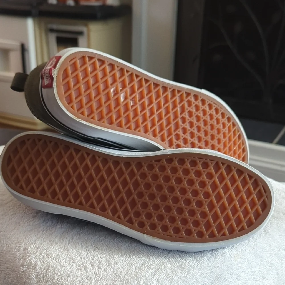 Vans Youth 7 Olive and White Filmore  Seuade Sneakers....